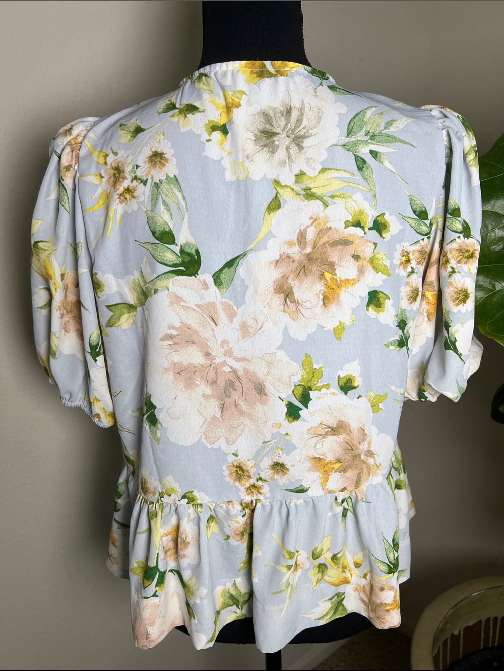 CeCe Women’s Floral Puff Sleeve Peplum Tie Front Blouse Size Medium - Picture 4 of 13